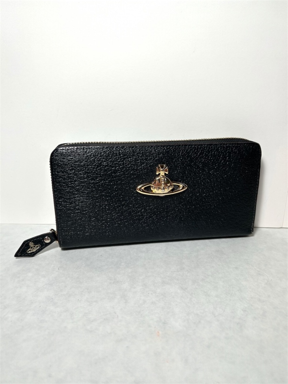 Vivienne Westwood Black Zip-Around Cont. Leather Wallet with Gold Orb Logo EUC